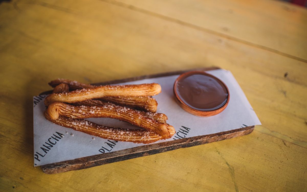 CHURROS WITH CHOCOLATE DIP La Plancha Cocobeli